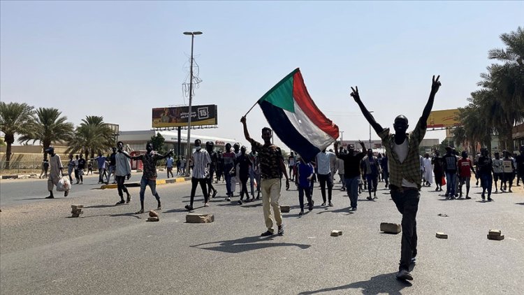 Sudan’ın birçok kentinde askeri yönetim protesto edildi