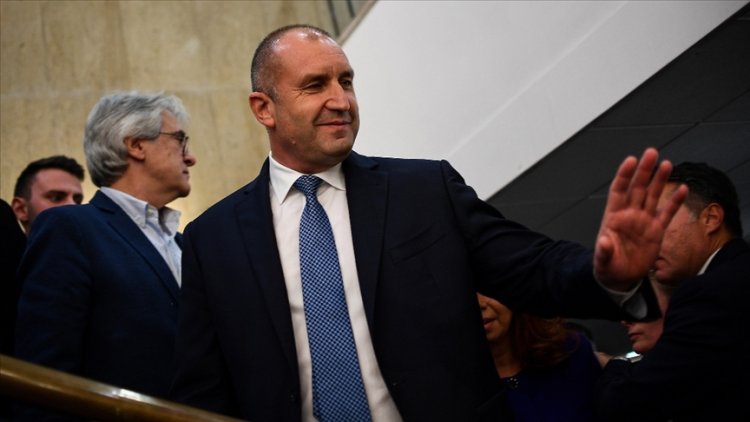 Bulgaristan'da yapılan cumhurbaşkanlığı seçimini Rumen Radev kazandı