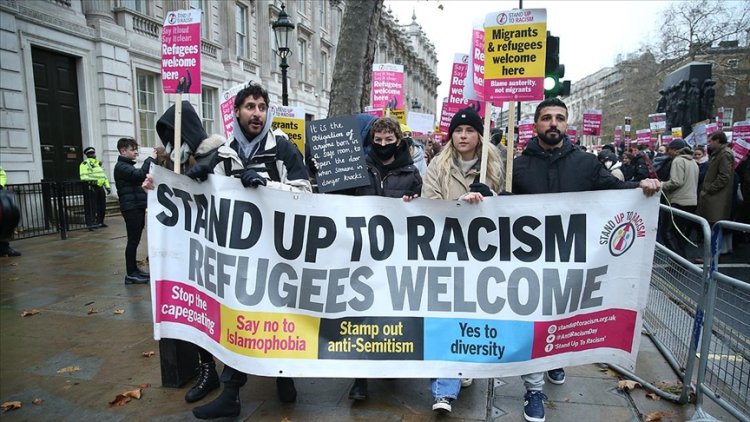 İngiliz hükümetinin göçmen politikası Londra'da protesto edildi