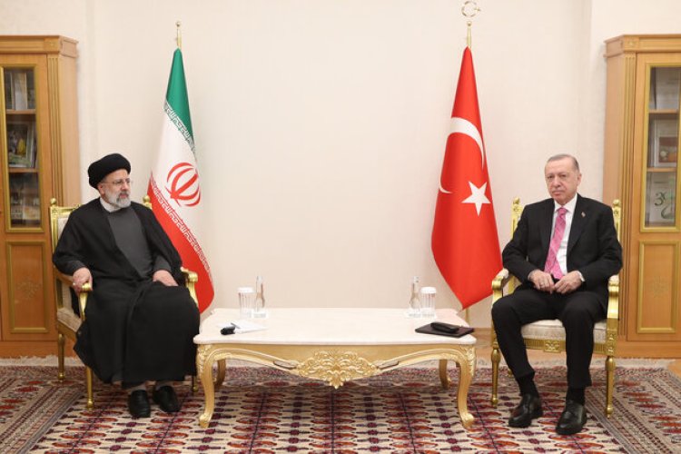 Cumhurbaşkanı Erdoğan ve İbrahim Reisi Aşkabat'ta bir araya geldi