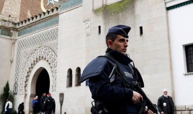 Fransa’da 2021 İslam karşıtı uygulamalar ve Kovid-19 protestoları gölgesinde geçti