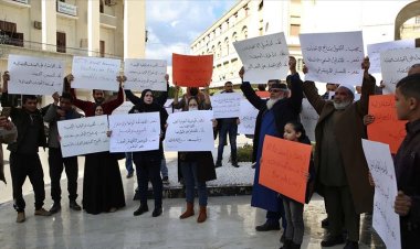 Libyalılar, seçimlerin ertelenmemesi talebiyle Trablus'ta gösteri düzenledi