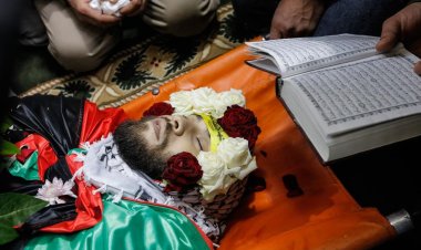 Binlerce Filistinli, Şehid Muhammed İsa'yı son yolculuğuna uğurladı