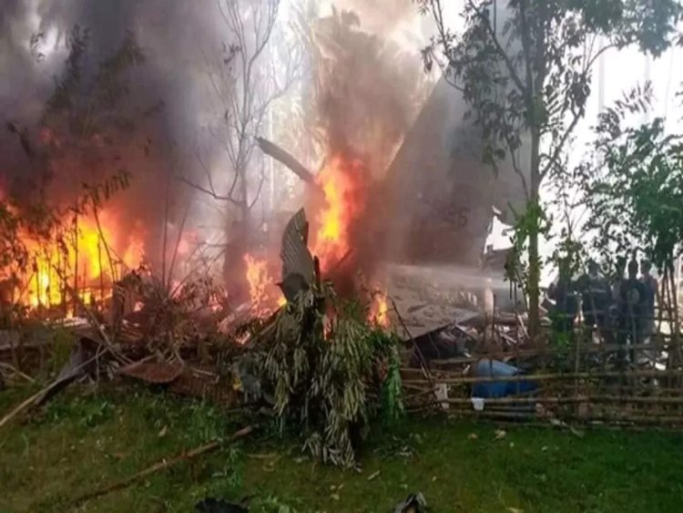 El Salvador'da askeri uçak düştü