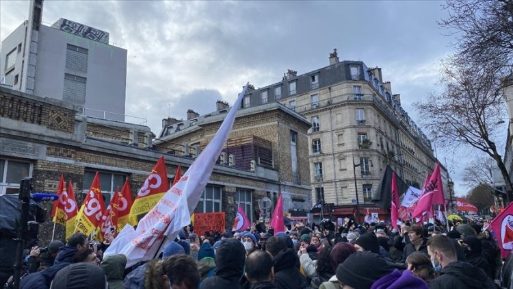 Fransa'da aşırı sağcı Eric Zemmour protesto edildi