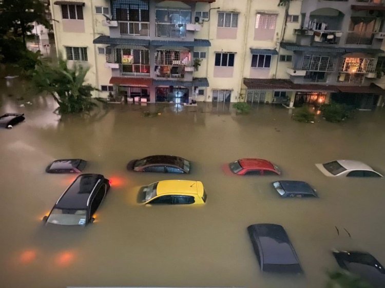 Malezya'daki sel felaketinde 14 kişi hayatını kaybetti