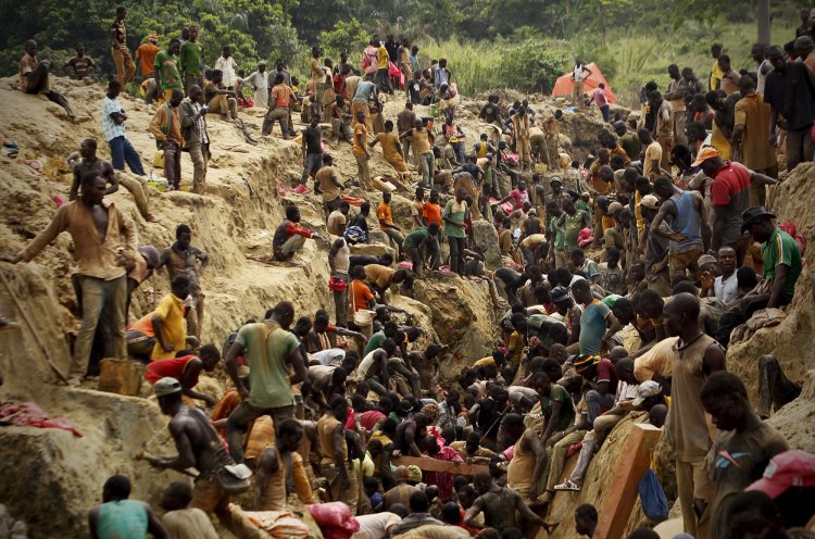 Zambiya'da 5 binden fazla kişi altın madenini işgal etti