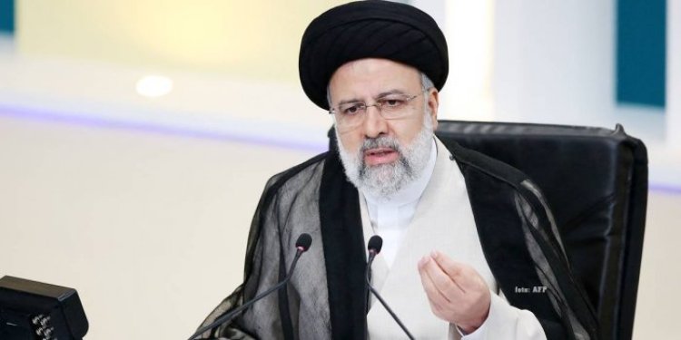 İran Cumhurbaşkanı Reisi: Tesettür dini ve hukuki bir mesele, herkes uymalı