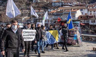 Kosova'da Bosna Hersek'e destek yürüyüşü düzenlendi