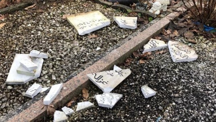 Almanya'da ırkçı saldırı: 32 Müslüman mezarı tahrip edildi