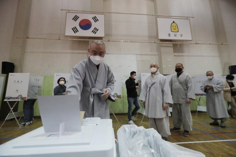 Güney Kore'de 9 Mart'ta yapılacak seçimin gündeminde 'kelleşme' var