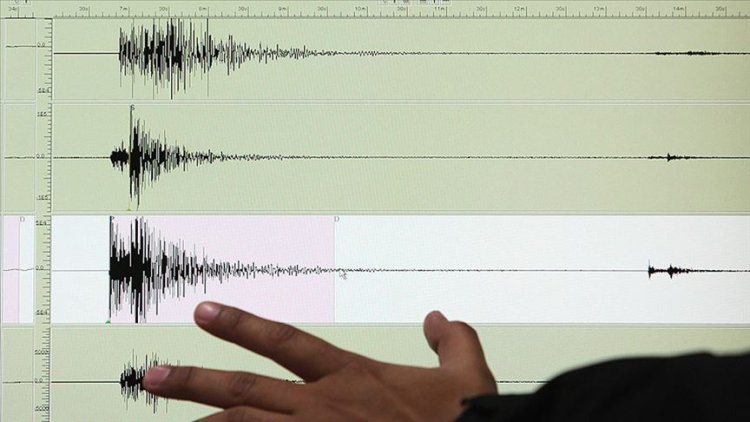 Endonezya'da 6,7 büyüklüğünde deprem