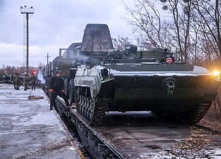Rusya'dan tatbikat gerekçesiyle Belarus'a askeri sevkiyat!