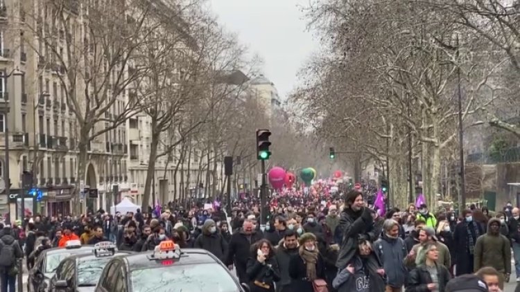 Fransa'da maaş zammı talebiyle ülke genelinde protestolar düzenlendi