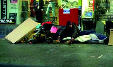 Fransa'da evsizlerin sayısı arttı yoksullar unutuldu