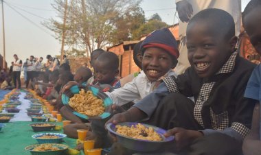 Avrupa Yetim Eli, Mali'de binlerce çocuğa sıcak yemek ikramında bulundu