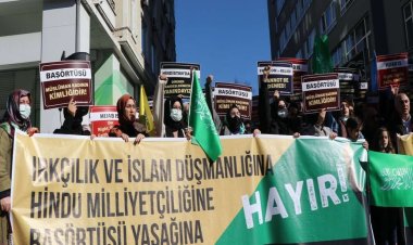 Hindistan'daki başörtüsü yasağı İstanbul'da protesto edildi