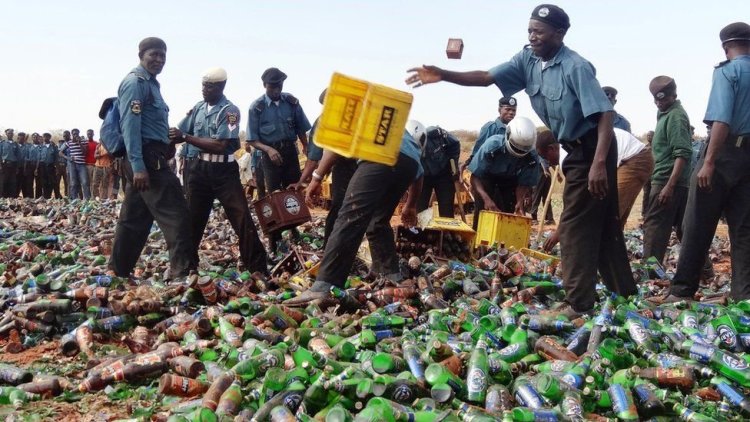 Nijerya şeriat polisi 4 milyon şişe içkiyi imha etti