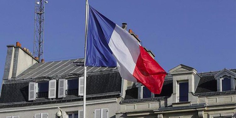 Fransa'nın İslam düşmanlığı bitmiyor! 750 öğrencili eğitim kurumunu kapattılar