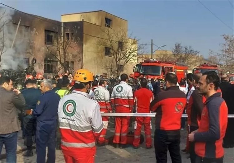 İran'da askeri eğitim uçağı düştü: 3 kişi hayatını kaybetti