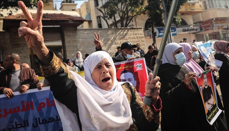 Siyonist işgal zindanlarındaki hasta esirler için Gazze'de destek gösterisi yapıldı