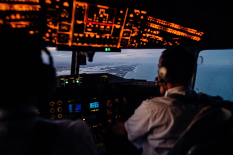 Fransa'da namaz vakitlerine ve ramazan oruçlarına aşırı bağlı diye işten çıkarılan pilot adalet arıyor