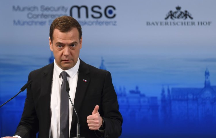 Medvedev: Avrupalılar yakında gazın bin metreküpüne 2 bin euro ödeyecek