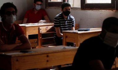 Sri Lanka'da kağıt kıtlığı nedeniyle sınavlar ertelendi