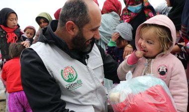 Avrupa Yetim Eli Afganistan'da çocukların yüzünü güldürdü