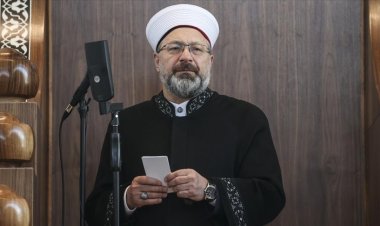 Erbaş: Camilerimizi gençlerle çocuklarla derslerle donatmaya çalışacağız