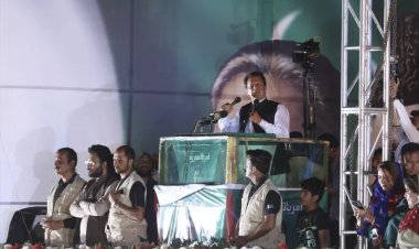 İmran Han, İslamabad'da yürüyüş çağrısı yaptı