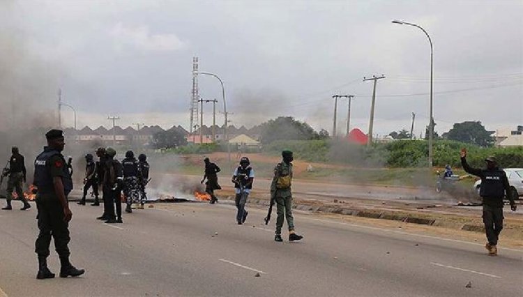 Nijerya'da bazı bölgelerde sokağa çıkma yasağı ilan edildi