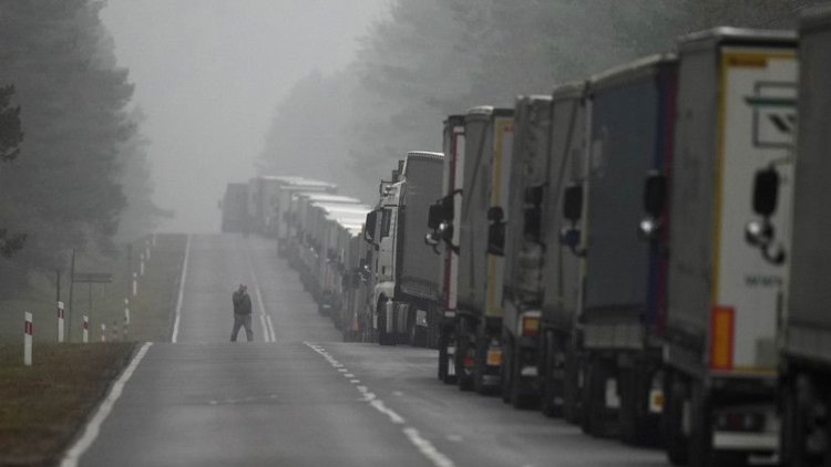 Polonya-Belarus sınırında 38 kilometre tır kuyruğu