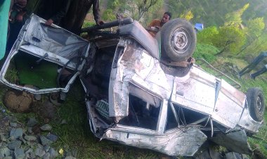 Keşmir'de araç uçuruma yuvarlandı: 9 ölü 4 yaralı