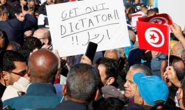 Diktatör işi yasa! Pahalılıktan şikayet edenlere hapis!
