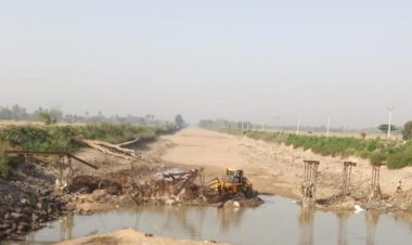 Hindistan'da 500 ton ağırlığındaki 18 metrelik köprü çalındı