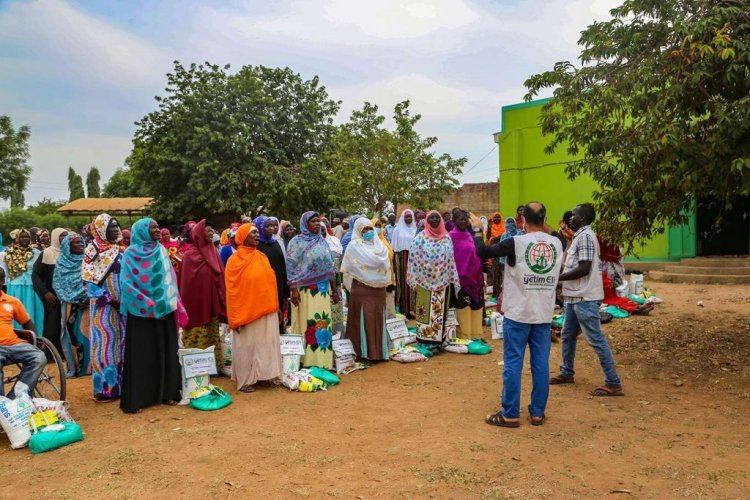 Avrupa Yetim Eli yardım için Uganda’da