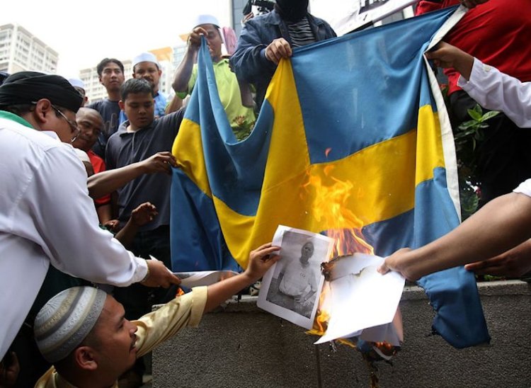 İslam dünyasından İsveç'te Kur'an-ı Kerim yakılmasına tepki