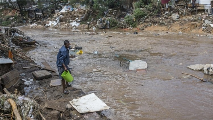 Güney Afrika'da 40 bin kişi evsiz kaldı: Ulusal afet hali ilan edildi