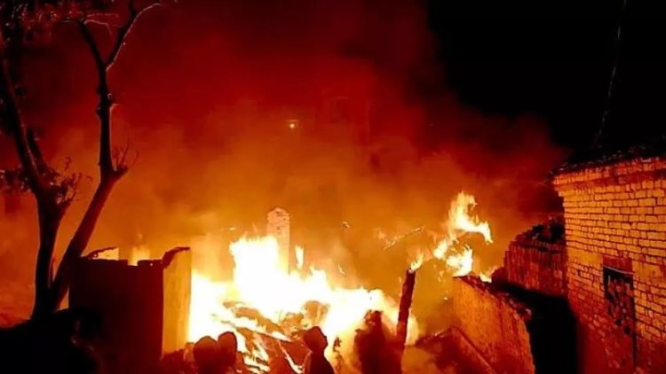 Pakistan'da yangın: 8'i çocuk 9 kişi hayatını kaybetti