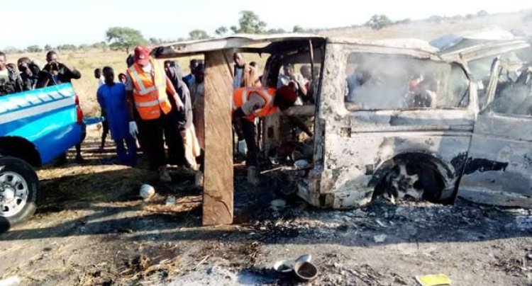 Nijerya'da minibüs ile otomobil çarpıştı: 20 ölü