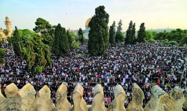 Dünyanın dört bir yanında camiler bayram namazı için doldu taştı