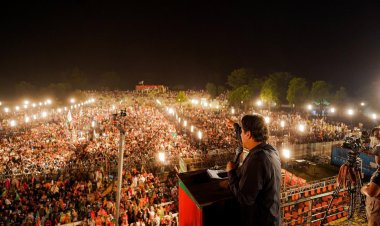 Pakistan'da yüzbinler İmran Han için meydanlarda