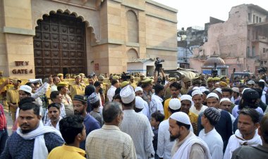 Hindistan'da Müslümanların cami etrafında toplanmasına yasak