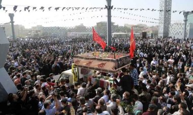 Suikasta uğrayan Devrim Muhafızları Ordusu mensubu için cenaze töreni düzenlendi