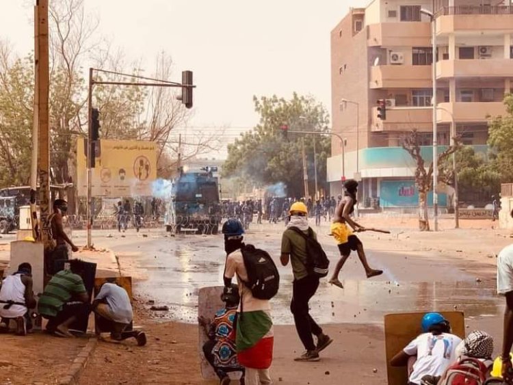 Sudan'da askeri yönetim protesto edildi