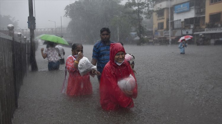Hindistan ve Bangladeş'teki sel ve fırtınalarda en az 57 kişi öldü