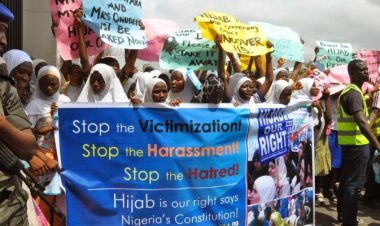 Nijerya'da başörtüsü yasağıyla çıkan olaylarda kapatılan okul açılıyor