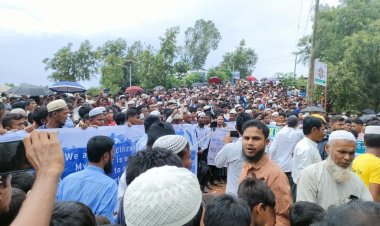 Bangladeş'teki on binlerce Arakanlı Müslüman mülteci Myanmar'a dönmek için gösteri yaptı