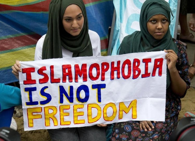Siyahi Müslümanlar daha fazla İslamofobik davranışlara maruz kalıyor